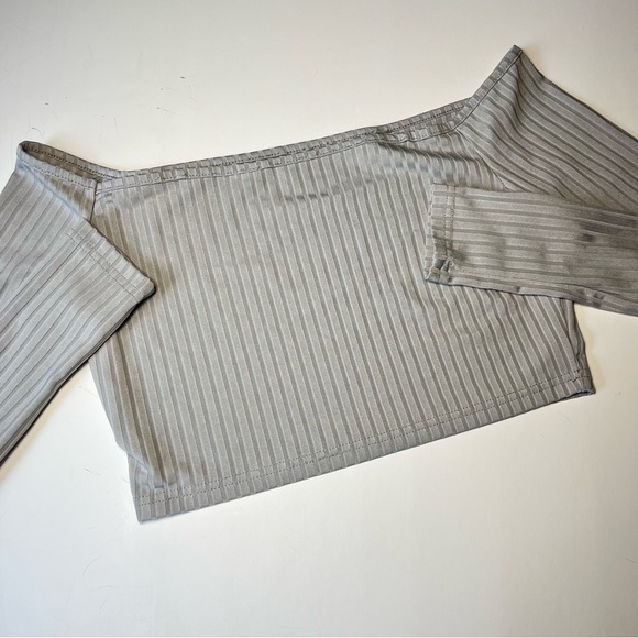 🩷SHEIN SIZE MEDIUM RIBBED OFF THE SHOULDER LONG SLEEVE GOING OUT GRAY - Picture 3 of 6